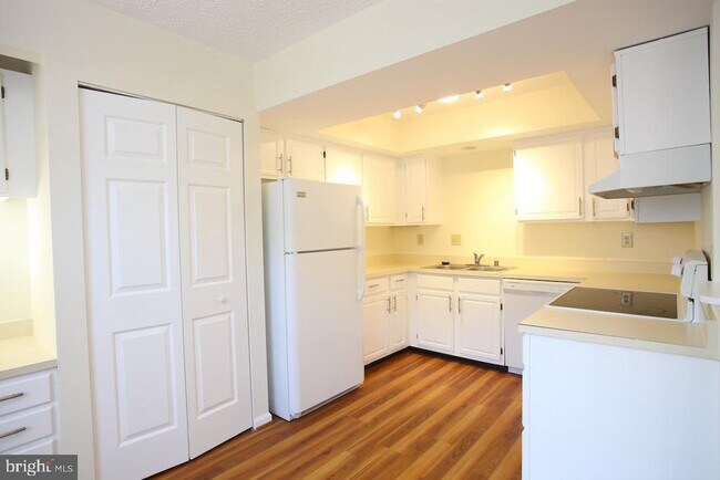 Building Photo - 408 Fleece Flower Dr