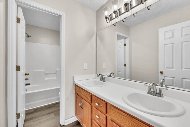 Building Photo - 1006 Bobcat Dr