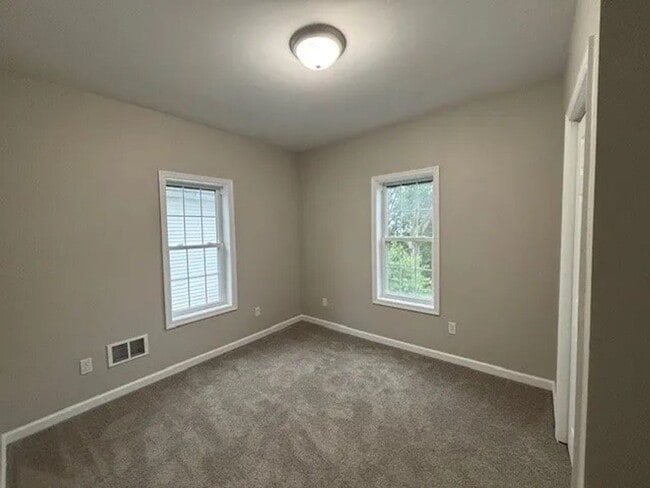 Building Photo - Charming 3-Bedroom Single-Family Home – Ne...
