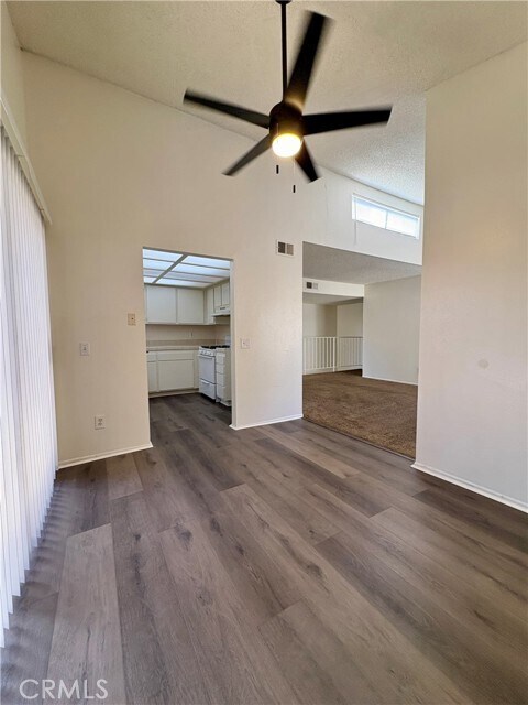 Building Photo - 9405 Mesa Verde Dr