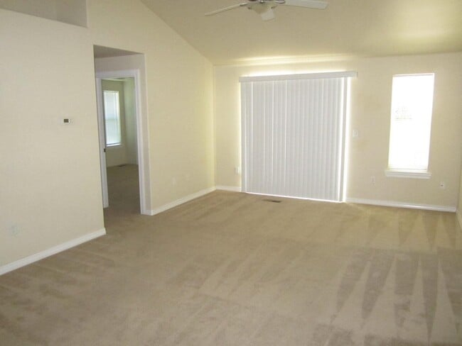 Building Photo - Charming Duplex for Rent