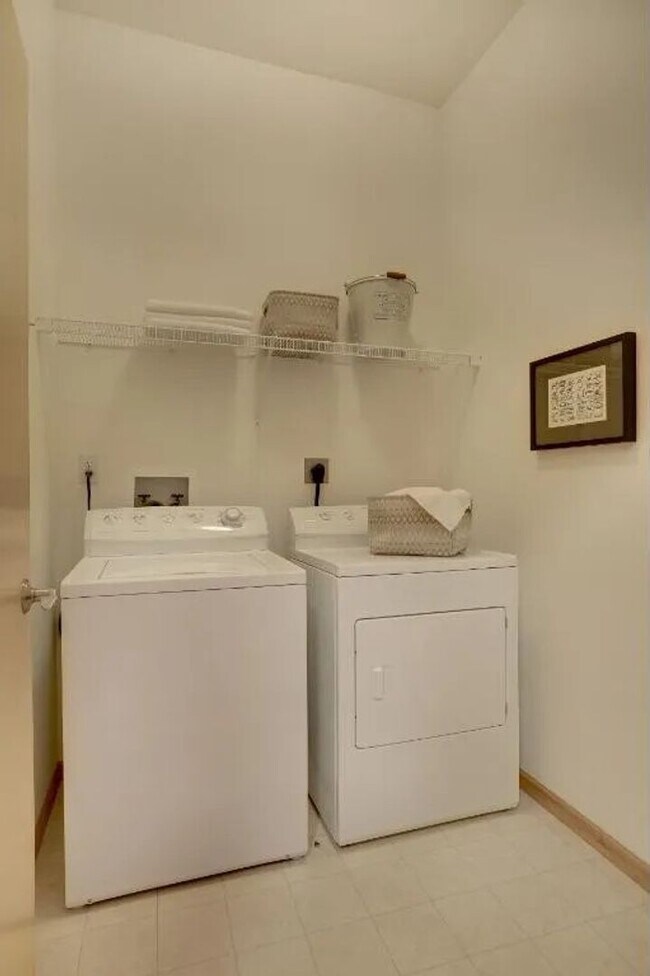 Building Photo - DECEMBER MOVE-IN SPECIAL FOR QUALIFIED APPLICANTS - Absolutely Gorgeous 2 BR, 2 BA Condo Just Ste...