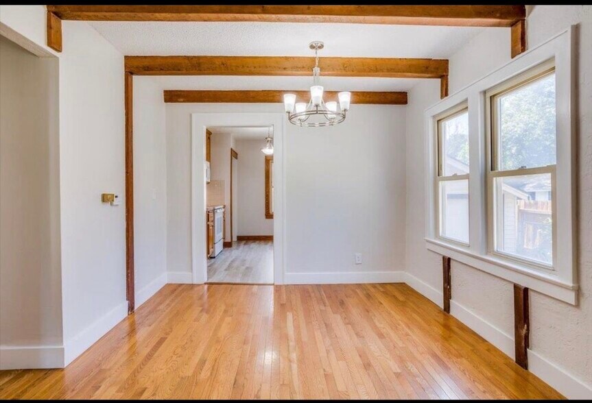 Building Photo - 1422 S Laura Ave