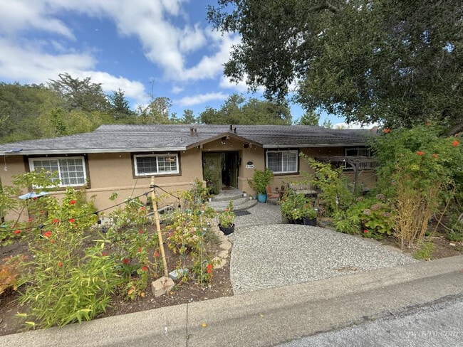 Primary Photo - 150 Tiptoe Ln