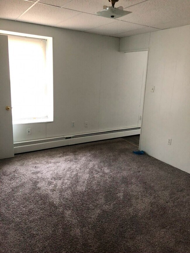 Building Photo - 153 Main St