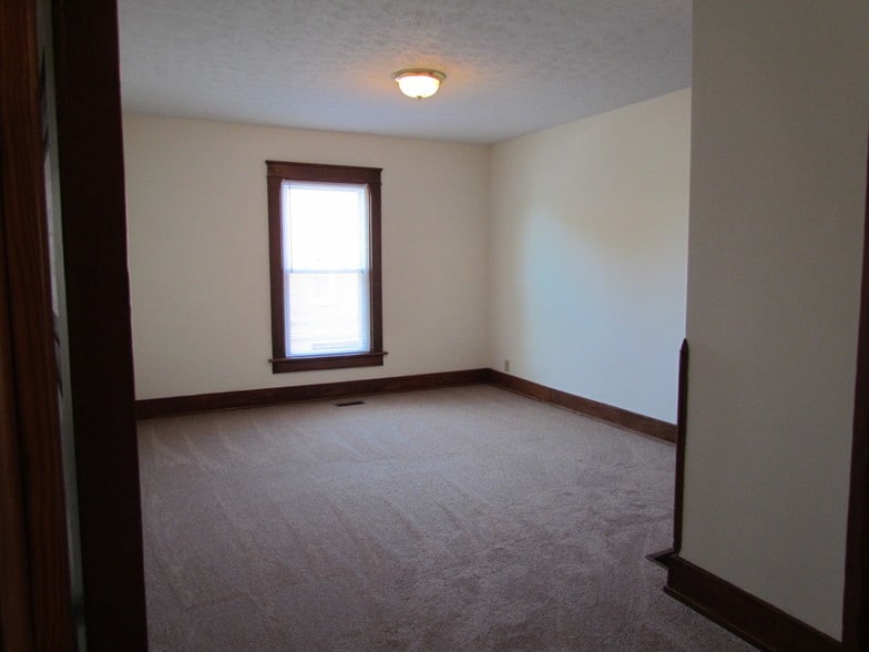 Bedrm 2 - 225 E Findlay St