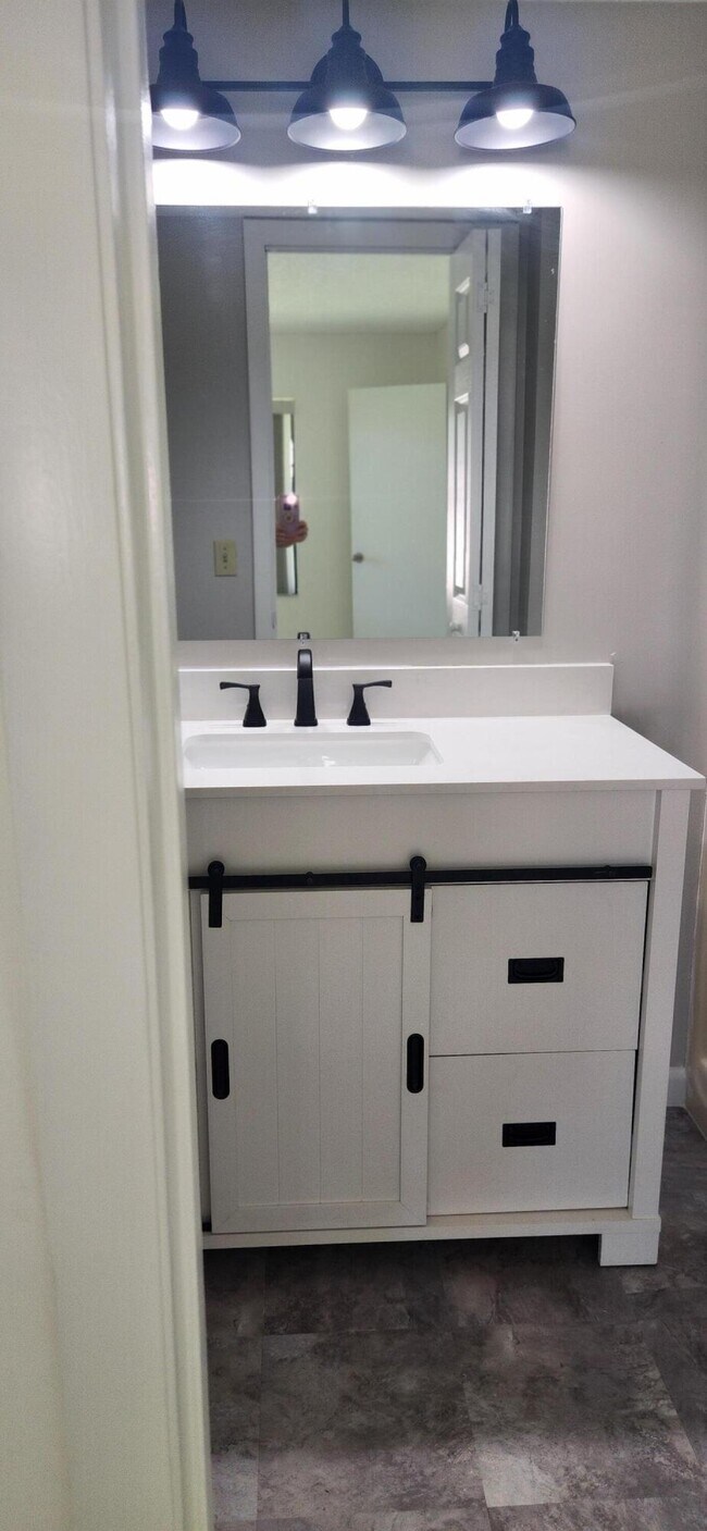 Building Photo - 6832 Palmetto Cir S