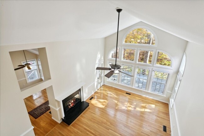 Building Photo - Kingsmill Gem