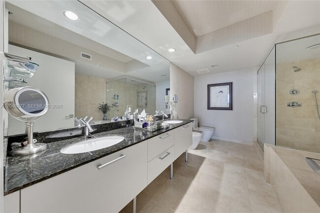 Building Photo - 17201 Collins Ave