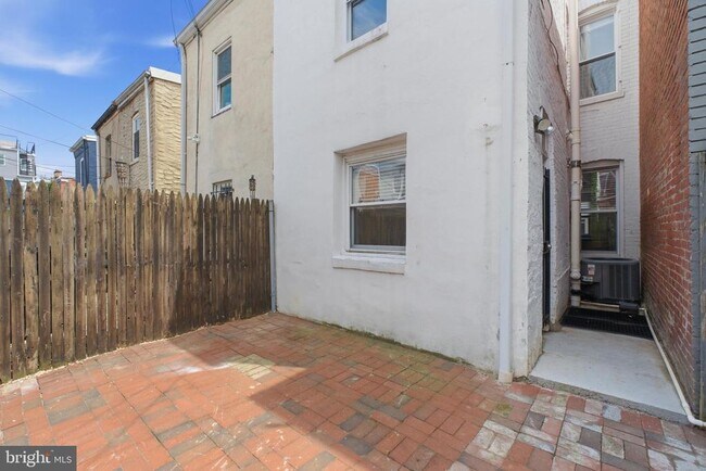 Building Photo - 1230 Wylie St NE