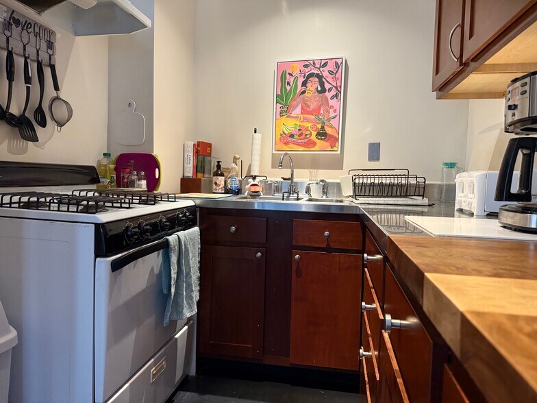 Building Photo - 1720 Avenida Cristo Rey NW