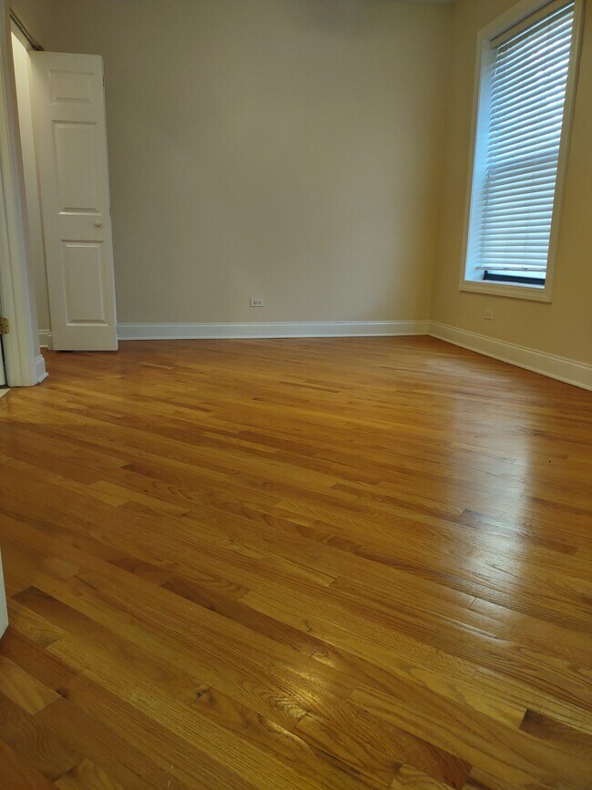 Building Photo - 6209 S University Ave