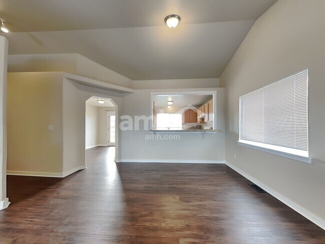 Building Photo - 1327 Whitehouse Ave