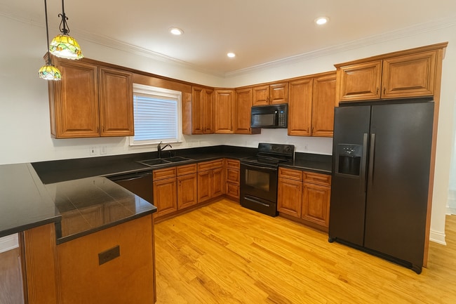 Primary Photo - 736 River N Blvd