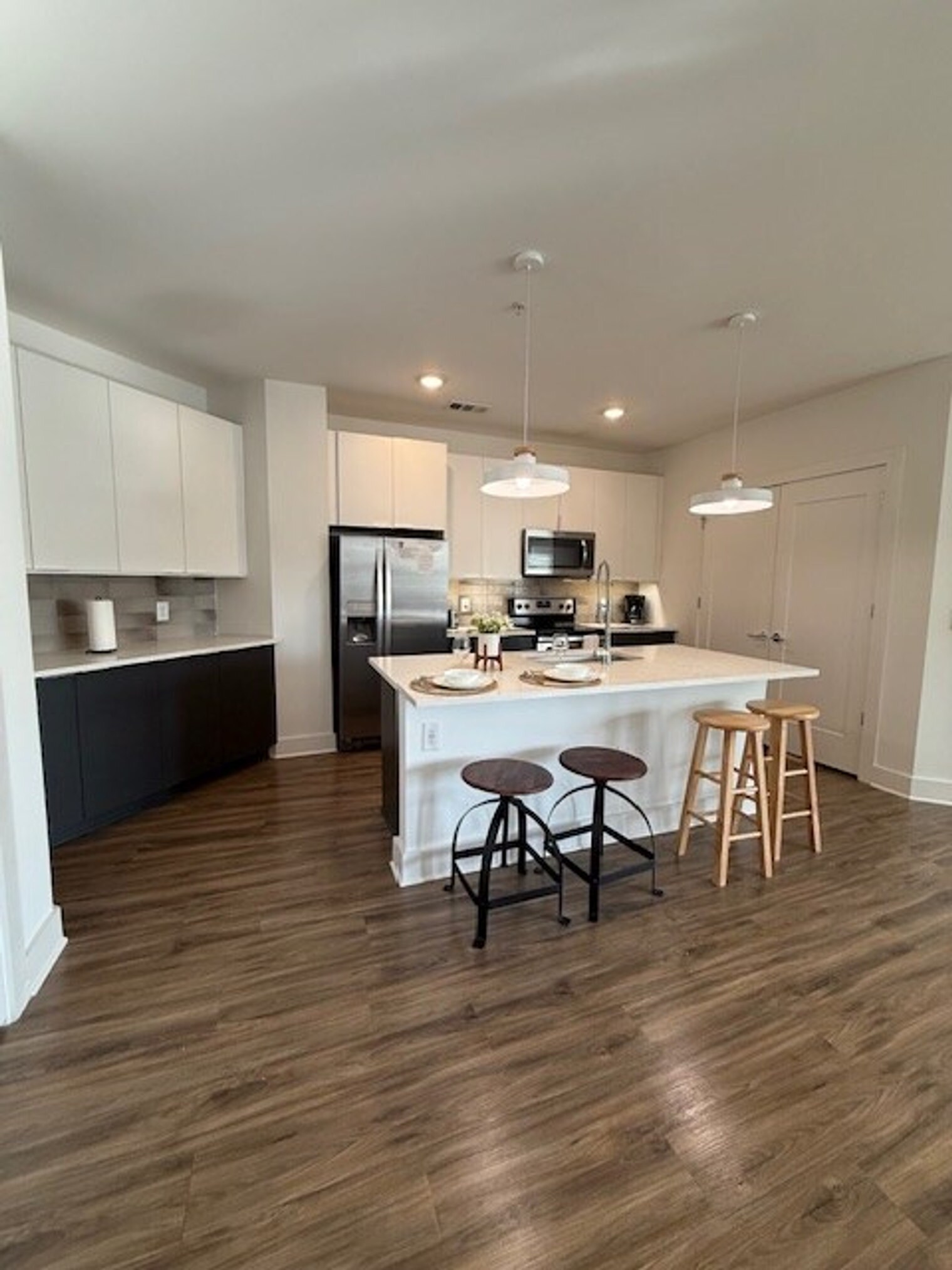 Building Photo - 455 Legends Pl