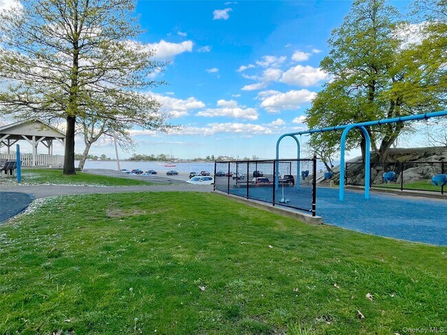 Building Photo - 25 Acacia Terrace