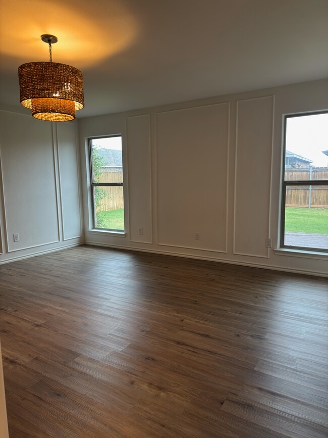 Building Photo - 6905 Baron Dr