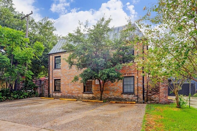 Building Photo - 2610 Whitney St