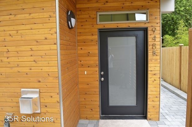 Building Photo - 3 br, 2.5 bath House - 948B Hiawatha Place S