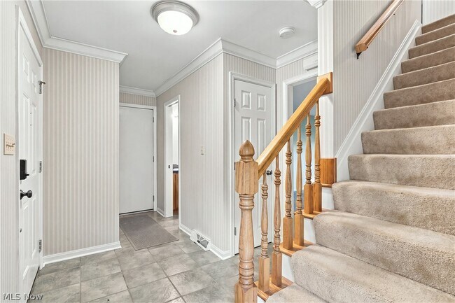 Building Photo - 6832 Green Ridge Ave