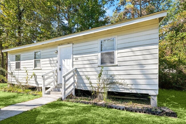 Building Photo - 206 Sunset Dr