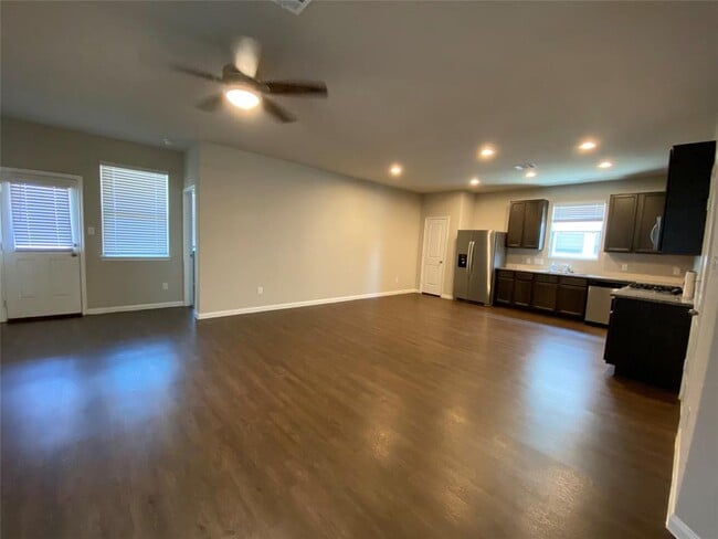 Building Photo - 2702 Hoffman Ln
