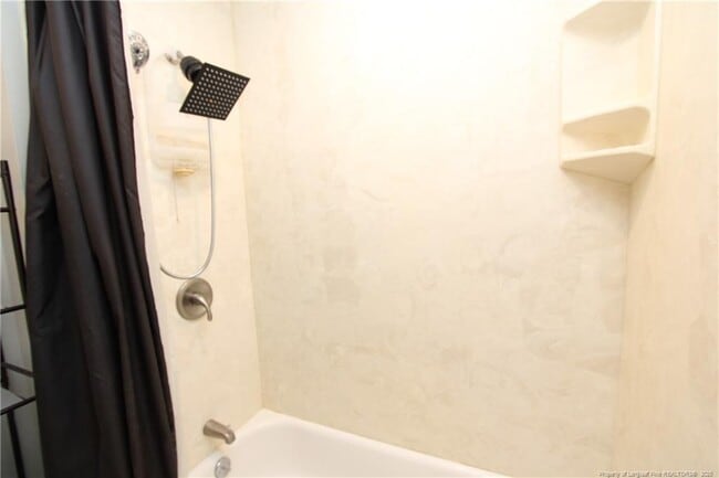 Building Photo - 819 James St