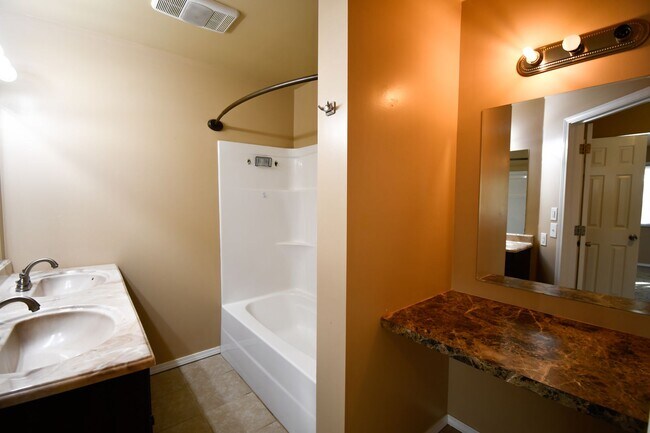 Building Photo - Beautifully Updated Brookside Home Near Ri...