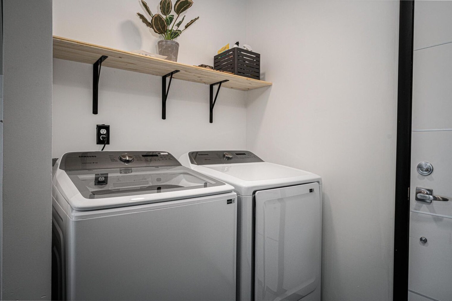 Building Photo - 5850 Devington Cir