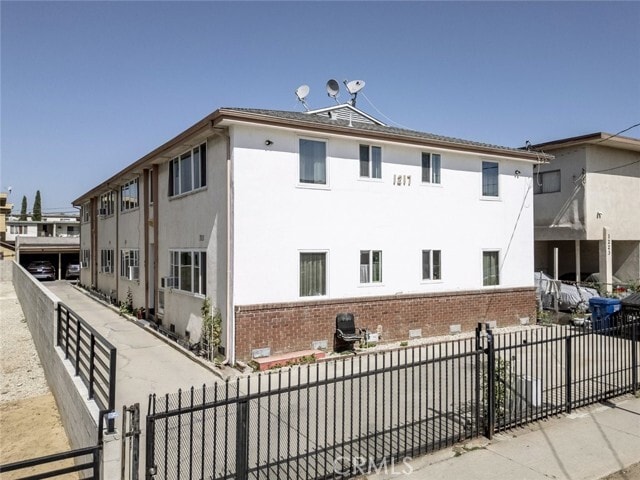 Building Photo - 1217 N Kingsley Dr