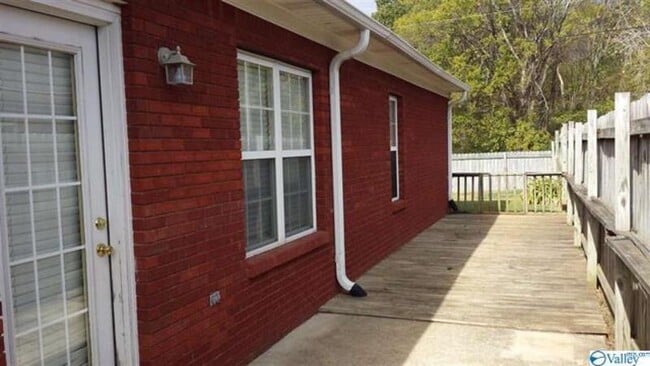 Building Photo - 3514 Choctaw Dr SE