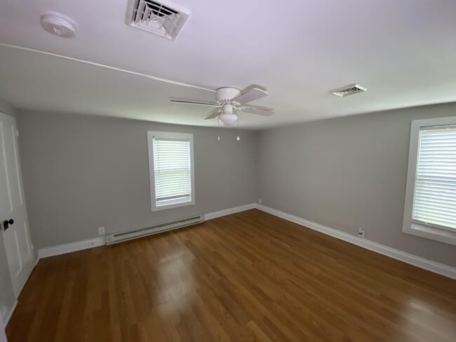 Building Photo - 212 York St