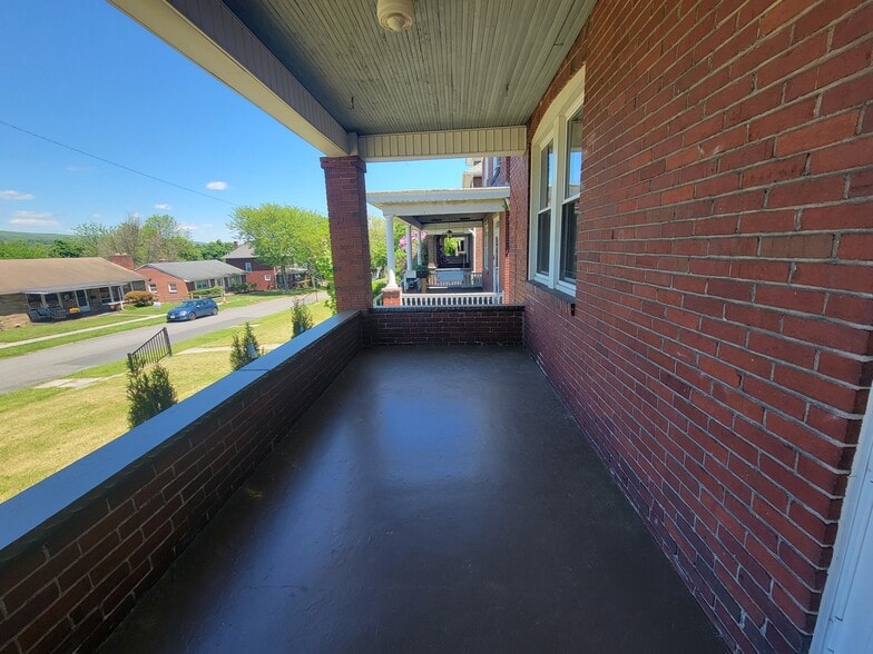 FRONT PORCH - 632 Hill Top Dr