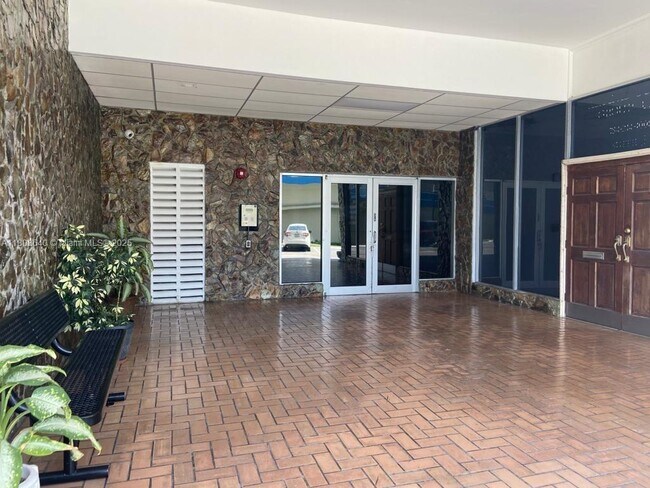 Building Photo - 1801 S Ocean Dr