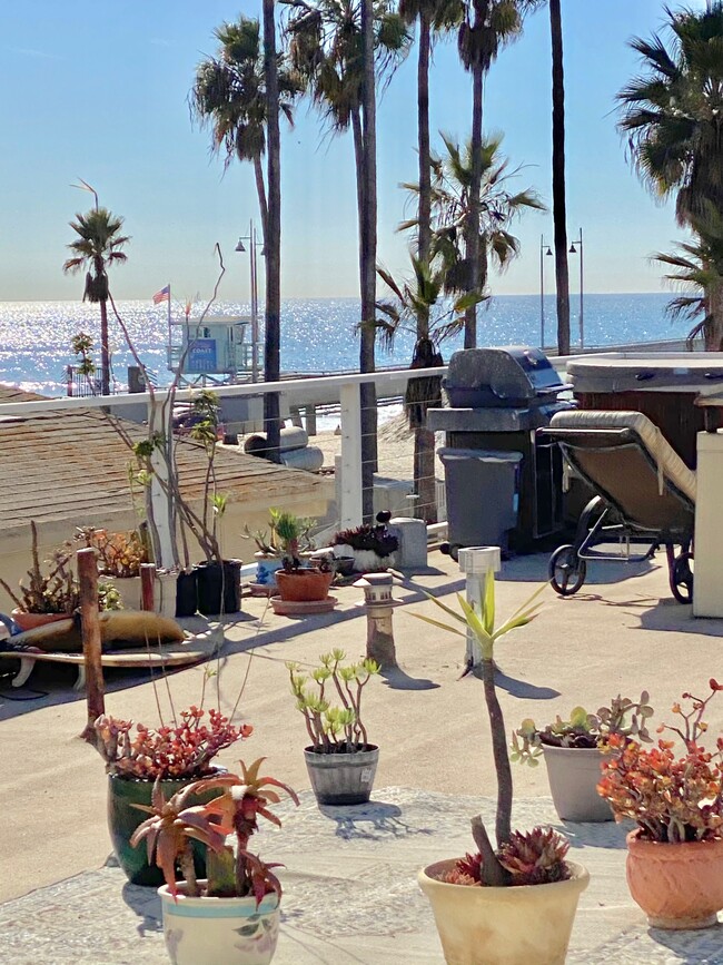 Building Photo - 3003 Ocean Front Walk