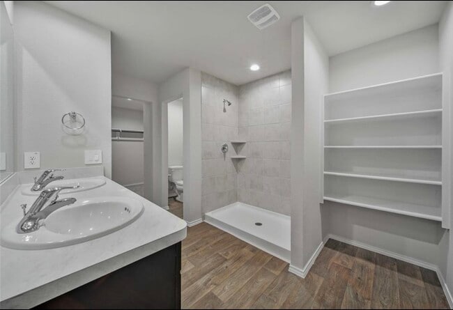 Building Photo - 40643 Creekside Blf Trl