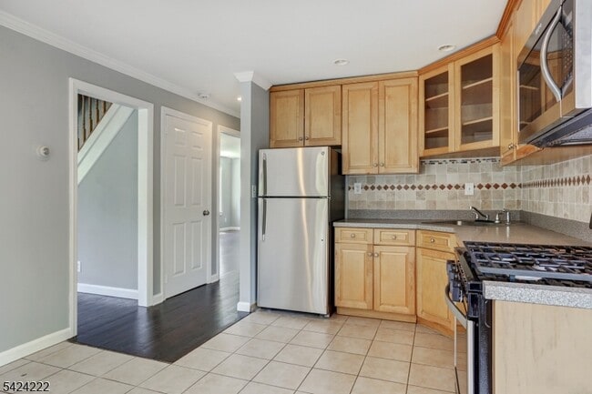 Building Photo - 85 Hollywood Ave