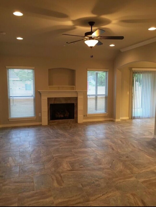 Building Photo - BEAUTIFUL HOME IN GREAT LOCATION!