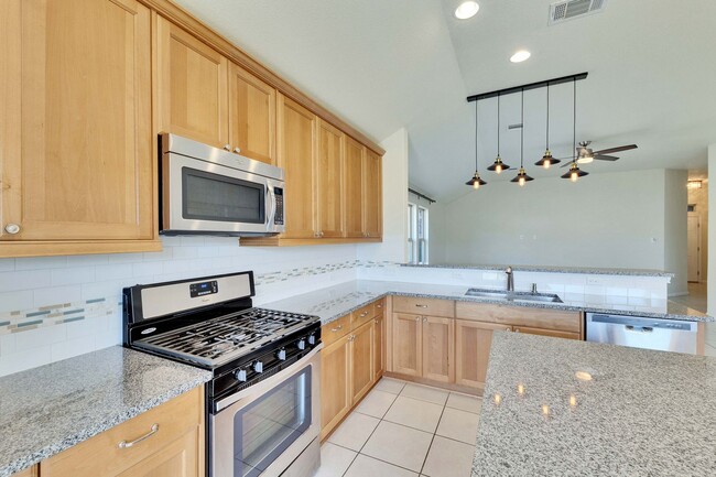 Building Photo - Amazing 4 bed, 2 bath home in North East Austin!