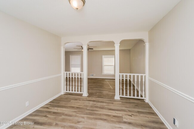 Building Photo - 501 Candlelight Ln
