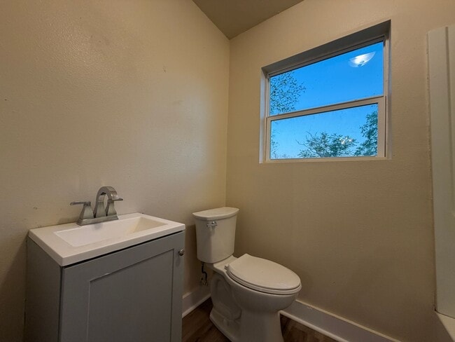 Building Photo - FIRST FLOOR UNIT WATER AND ELECTRICITY PAID!