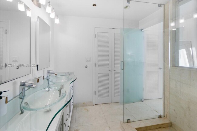 Building Photo - 100 Lincoln Rd