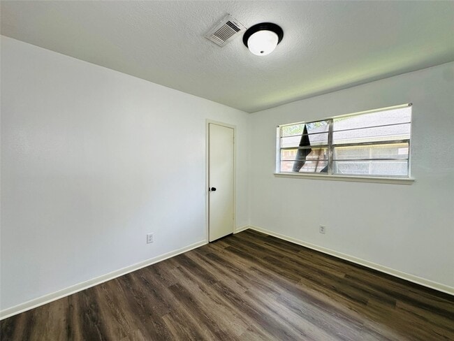 Building Photo - 1011 Mccall Ave