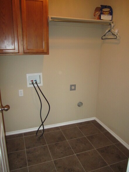 Building Photo - 925 Switzerland Ave