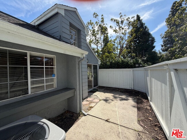 Building Photo - 5740 Canterbury Dr