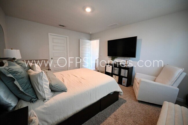 Building Photo - 4 Bed Crestview Home