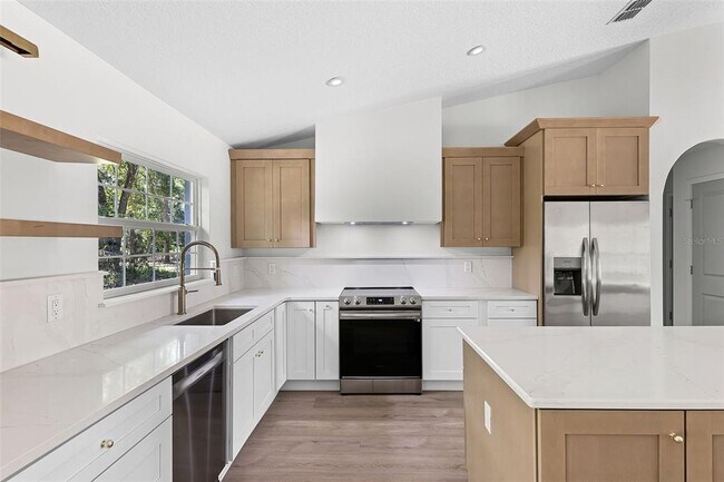 Building Photo - 320 kenora drive