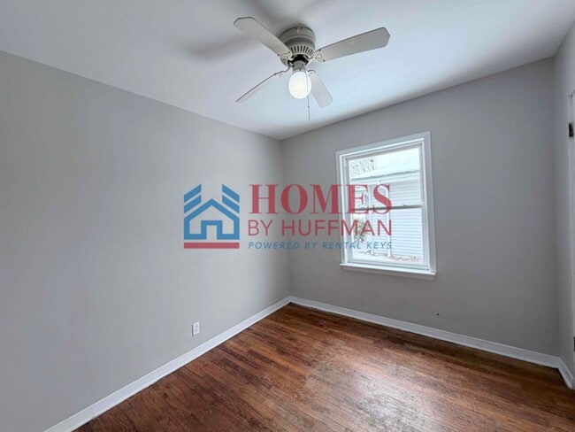 Building Photo - Three Bedroom House | $500 Deposit Special!