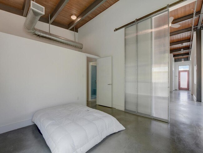 Building Photo - 2205 N Lamar Blvd