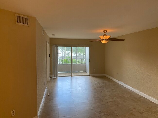 Building Photo - 2850 N Oakland Forest Dr